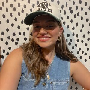 Meet your Posher, Alyssa